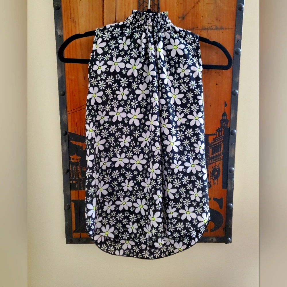 NY Invasion sleeveless ruffle turtleneck floral